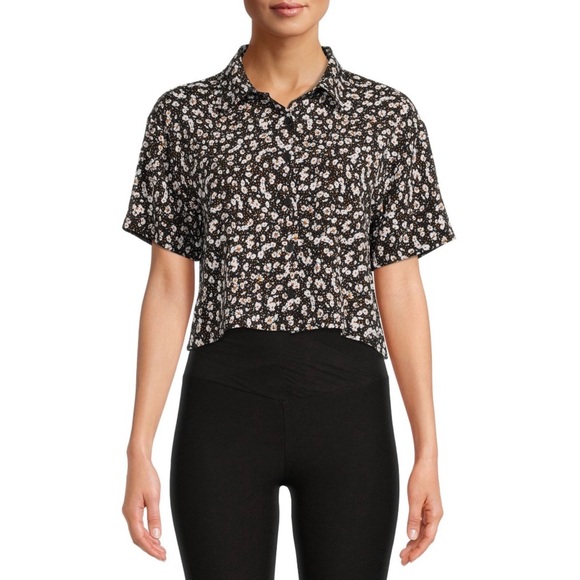 🆕 Floral Crop Button Up Shirt with Short Sleeves - Picture 2 of 5